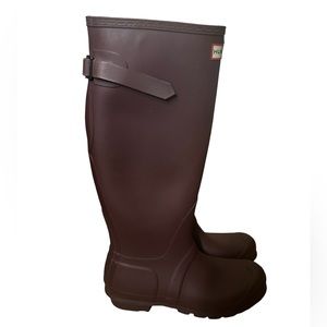 Unisex Burgundy Tall Hunter Rain-boots Size 9 with Buckle on Back/ Adjustable